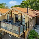 Three-bedroom In Semesterbostad *